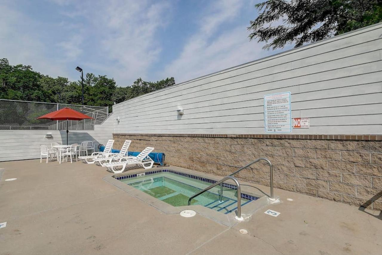 Brown Family Condo For Families Golf Trips And Girls Getaways Wisconsin Dells Exterior foto